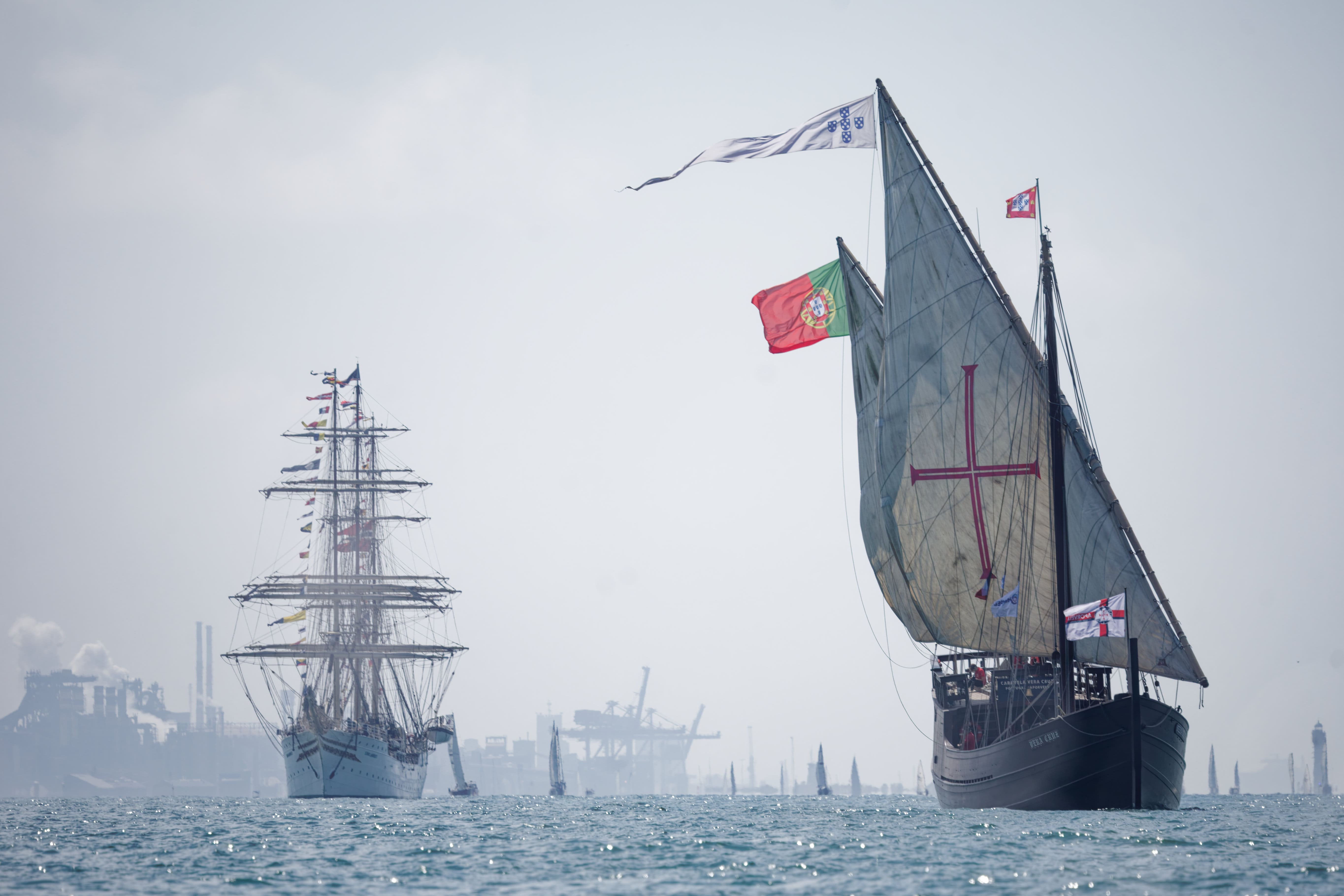 Des voiliers en course lors des Voiles de Légende
