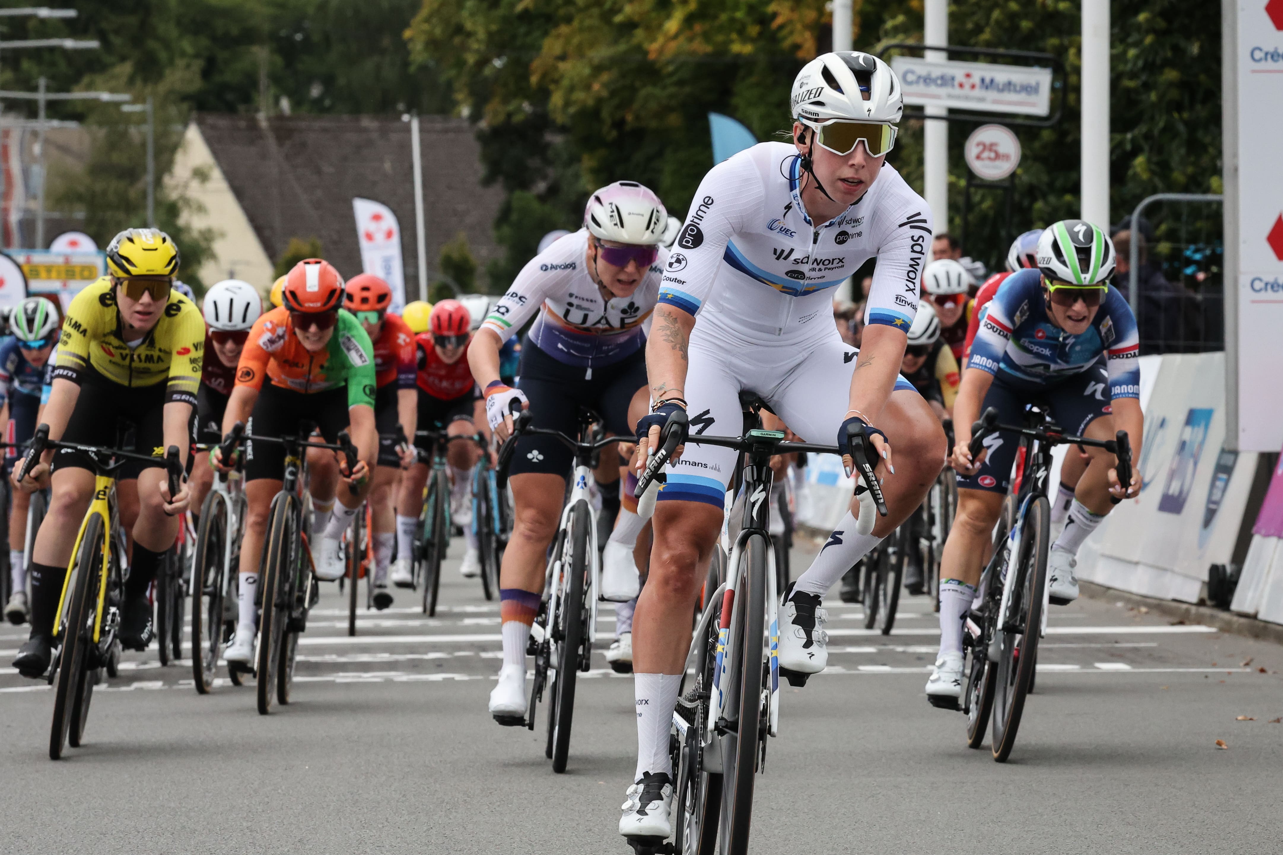Arrivée des cyclistes avec la victoire de Lorena Wiebes qui remporte la Choralis Fourmies Féminine Classic 2025